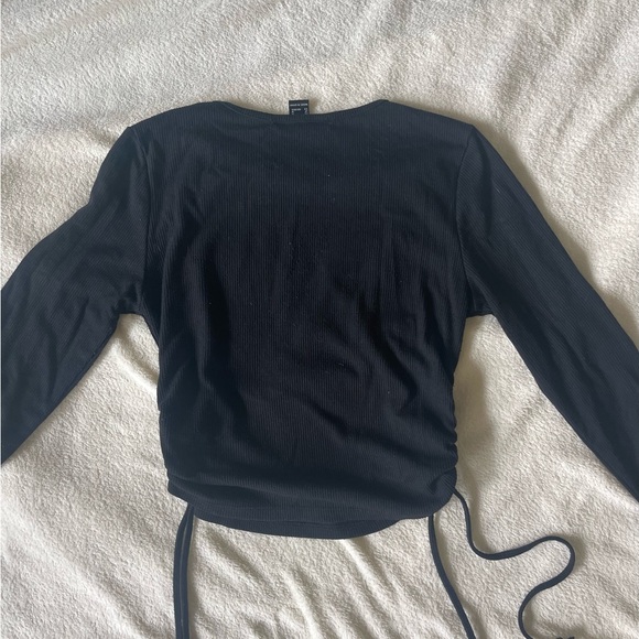 Forever 21 Black Long Sleeve Crop with ties on the side🩷 - Picture 2 of 2